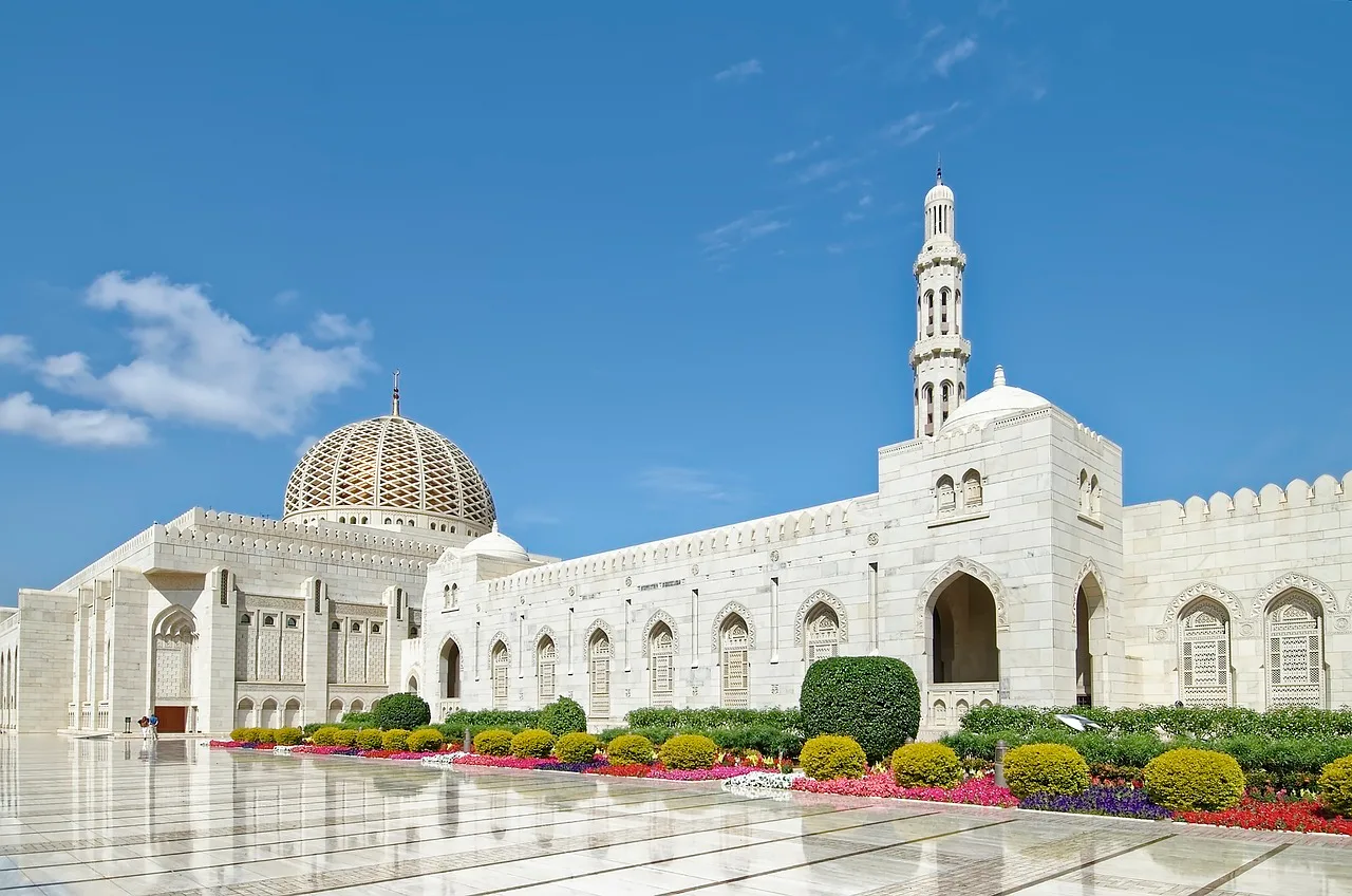 sultan qaboos grand mosque, oman.jpg